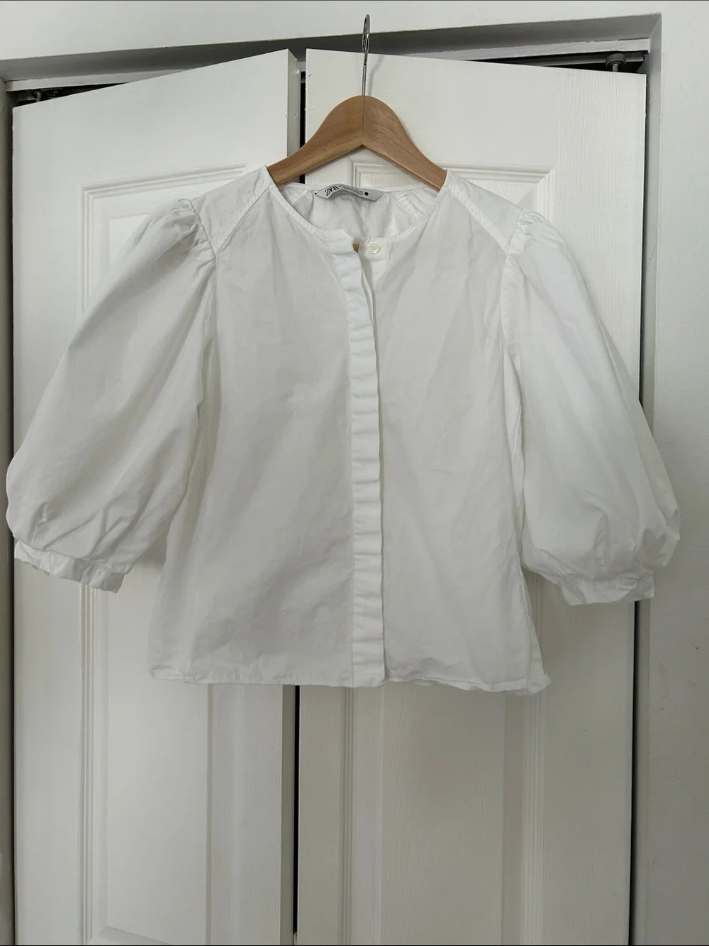 Zara White Puff Sleeve Cropped Button-Front Blouse